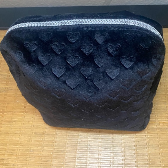 Juicy Couture Velvet Heart Toiletry Bag with Travel Bottle - NWOT - Picture 5 of 7